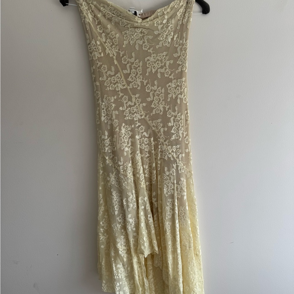 Alexia Admor Cream Lace Backless Dress